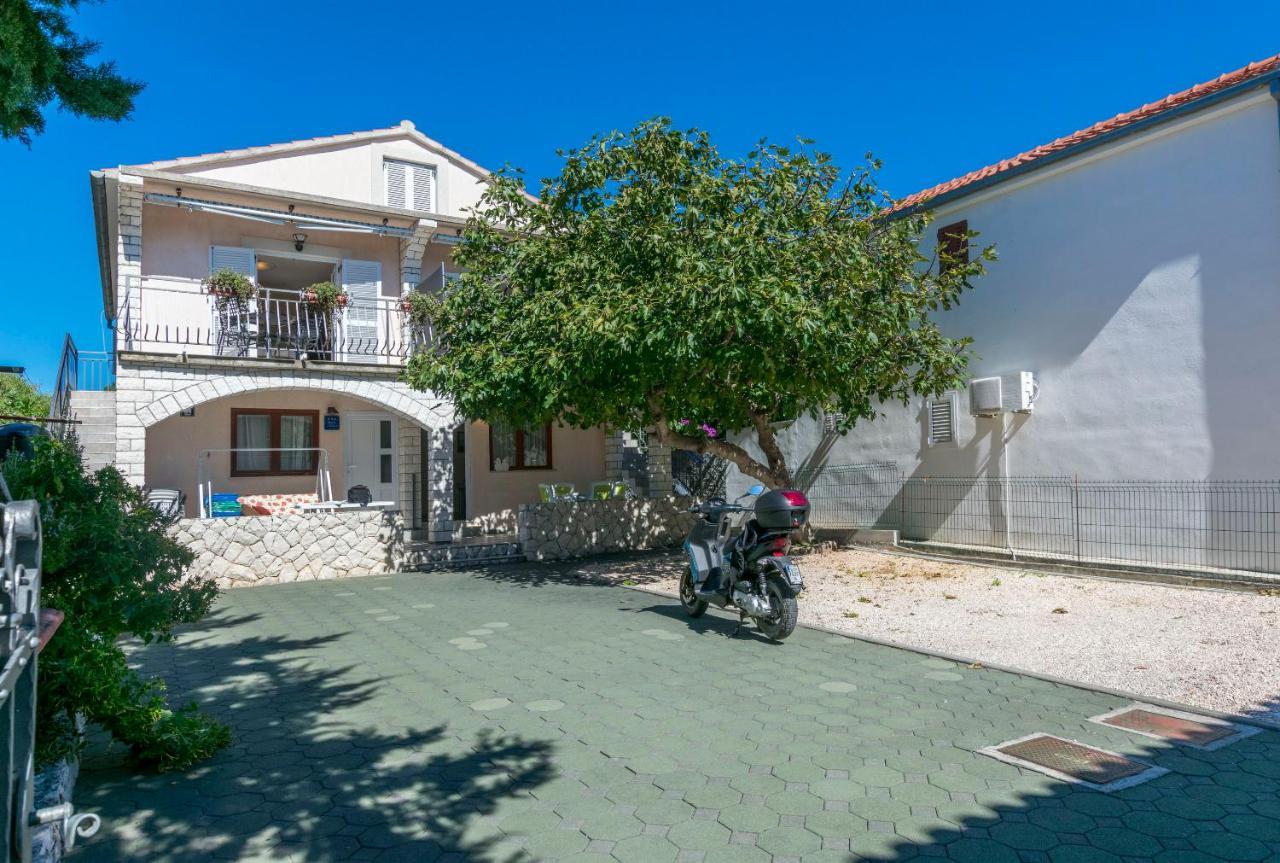 Apartments Ljubomir روغوزنيكا المظهر الخارجي الصورة